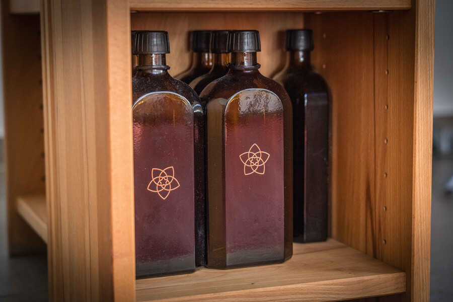 Johanniskraut-Öl für die Breuß-Massage